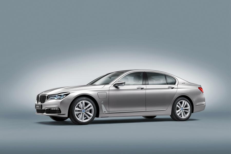  BMW 740e iPerformance (G11) 2016 года  (WW) (фото 11 из 17)